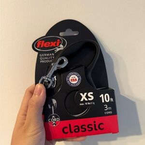 Flexi Retractable Leash with Black Cord